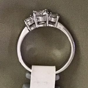 NWT, 3 stone ring
